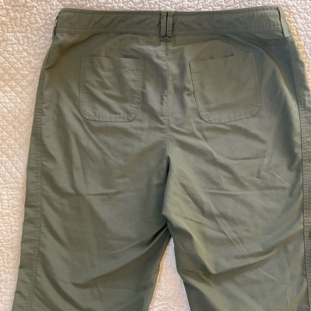 The North Face Women's Olive Capris Waterproof outdoor wear. - Picture 4 of 5